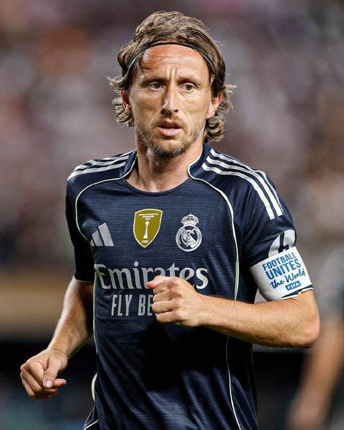 德甲综合：拜仁完胜法兰克福 8分领跑积分榜