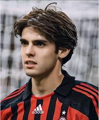 记者：梅西不考虑以球员身份回巴萨，若回归会是担任管理职务