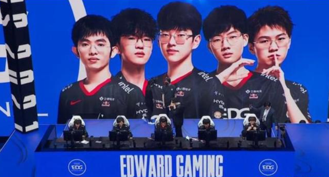 记者：富勒姆也在考虑买霍伊伦，因为亚特兰大有意穆尼斯