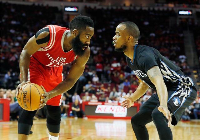 克莱·汤普森创历史三分球纪录，接近斯蒂芬·库里.