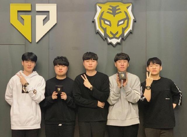 索这个充满 索这个充满